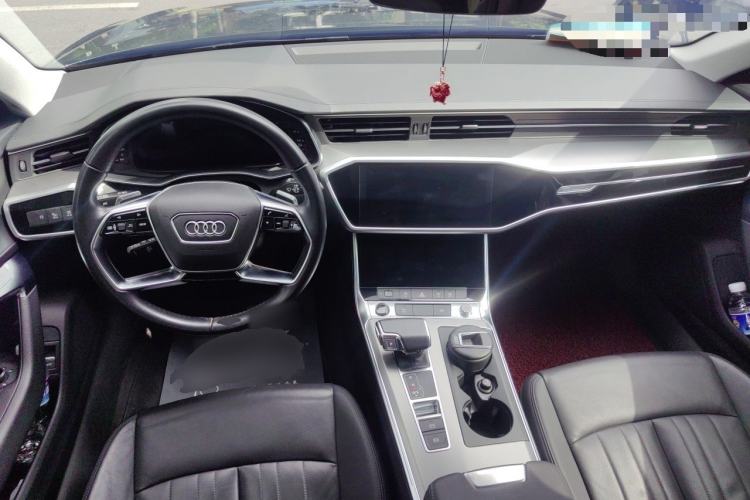 Used Audi A6 2022 Avant Futurist 40 TFSI Luxury Dynamic Model Center Console