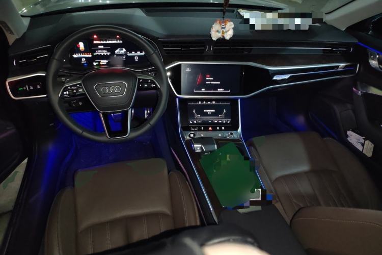 Used Audi A6 2022 allroad quattro Explorer 55 TFSI Prestige Off-Road Model Center Console
