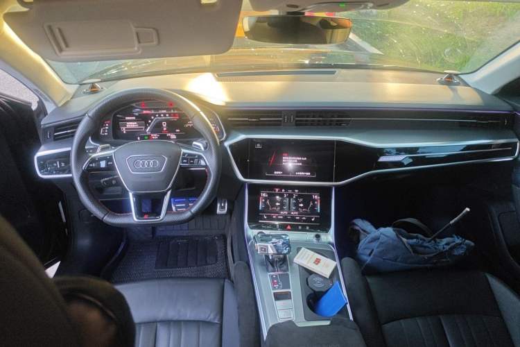 Used Audi A6 2022 allroad quattro Explorer 55 TFSI Prestige Off-Road Model Center Console