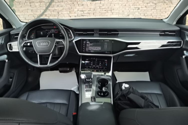 Used Audi A6 2022 allroad quattro Explorer 55 TFSI Prestige Off-Road Model Center Console
