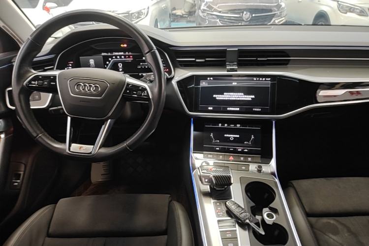 Used Audi A6 2022 Avant Futurist 45 TFSI Prestige Dynamic Edition Center Console