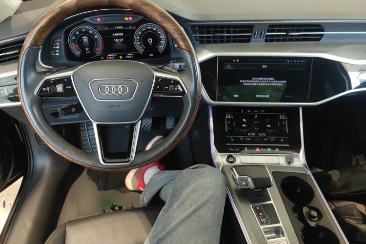 Used Audi A6 2022 allroad quattro Explorer 55 TFSI Prestige Off-Road Model Center Console
