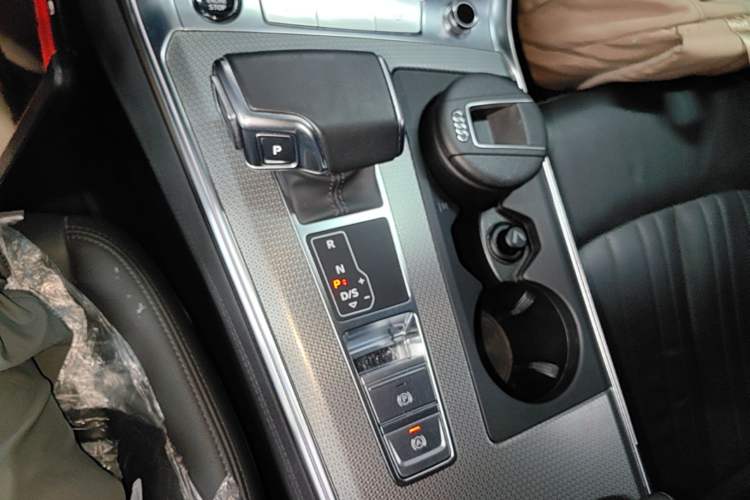 Used Audi A6 2022 allroad quattro Explorer 55 TFSI Prestige Off-Road Model Gear Lever