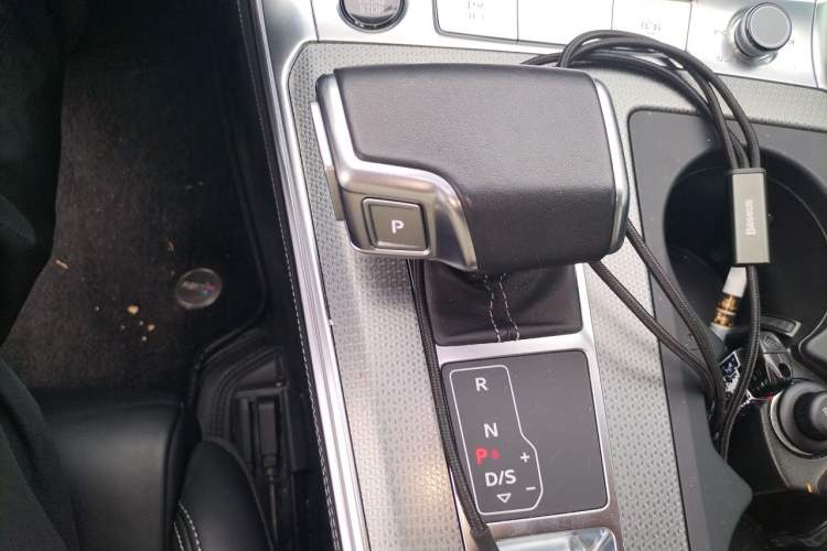Used Audi A6 2022 allroad quattro Explorer 55 TFSI Prestige Off-Road Model Gear Lever