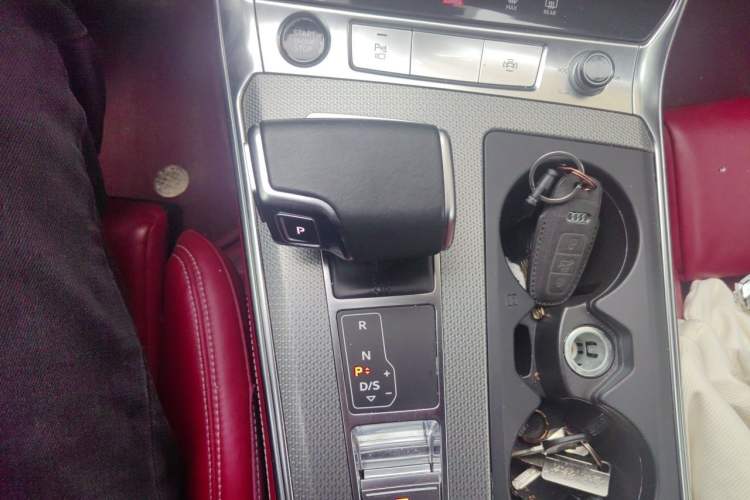 Used Audi A6 2022 allroad quattro Explorer 55 TFSI Prestige Off-Road Model Gear Lever