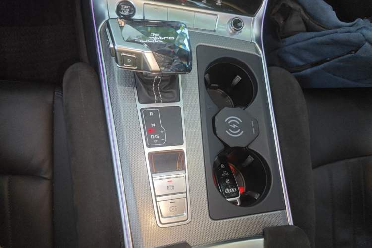 Used Audi A6 2022 allroad quattro Explorer 55 TFSI Prestige Off-Road Model Gear Lever