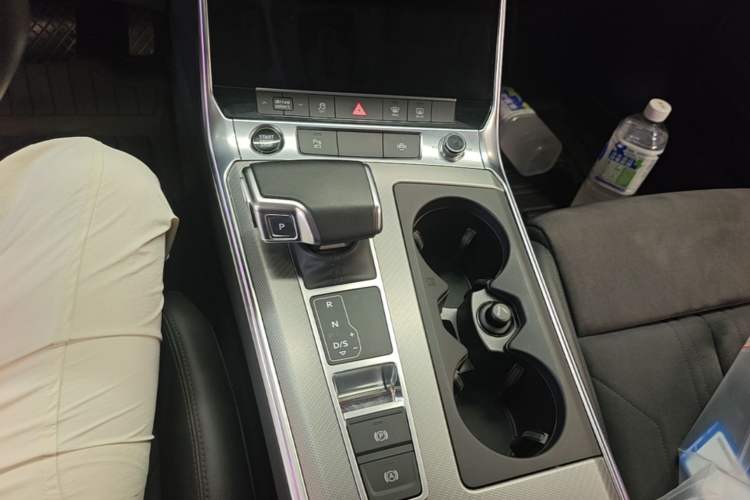 Used Audi A6 2022 Avant Futurist 45 TFSI Prestige Dynamic Edition Gear Lever