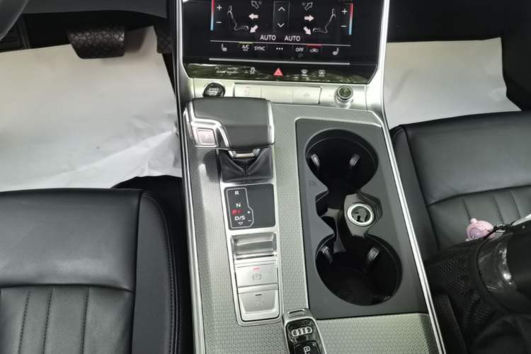 Used Audi A6 2022 allroad quattro Explorer 55 TFSI Prestige Off-Road Model Gear Lever
