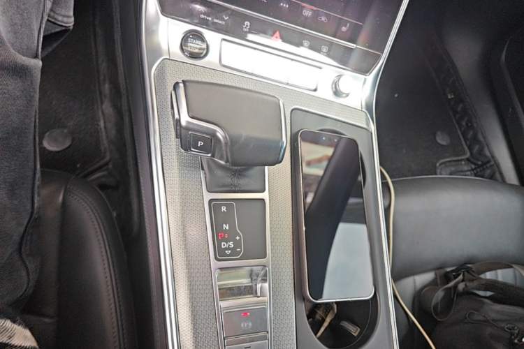 Used Audi A6 2022 allroad quattro Explorer 55 TFSI Prestige Off-Road Model Gear Lever