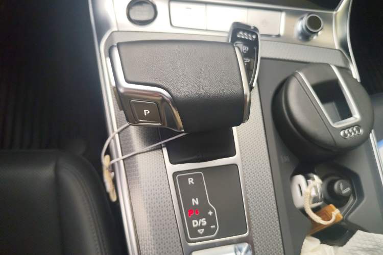 Used Audi A6 2022 allroad quattro Explorer 55 TFSI Prestige Off-Road Model Gear Lever