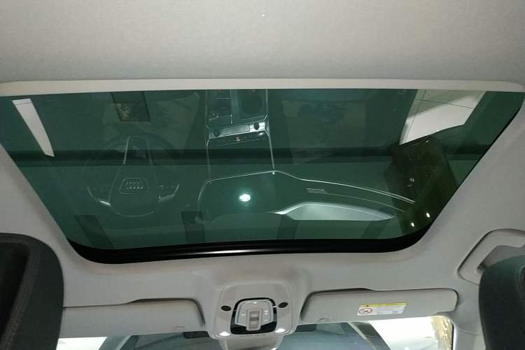 Used Audi A6 2022 allroad quattro Explorer 55 TFSI Prestige Off-Road Model Headliner