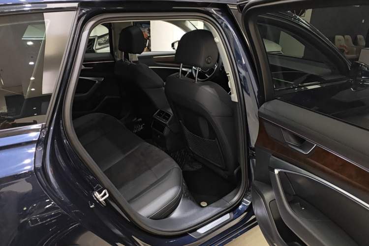Used Audi A6 2022 Avant Futurist 45 TFSI Prestige Dynamic Edition Interior 6