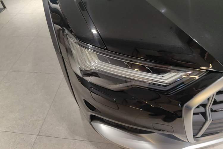 Used Audi A6 2022 allroad quattro Explorer 55 TFSI Prestige Off-Road Model Right Front Headlight