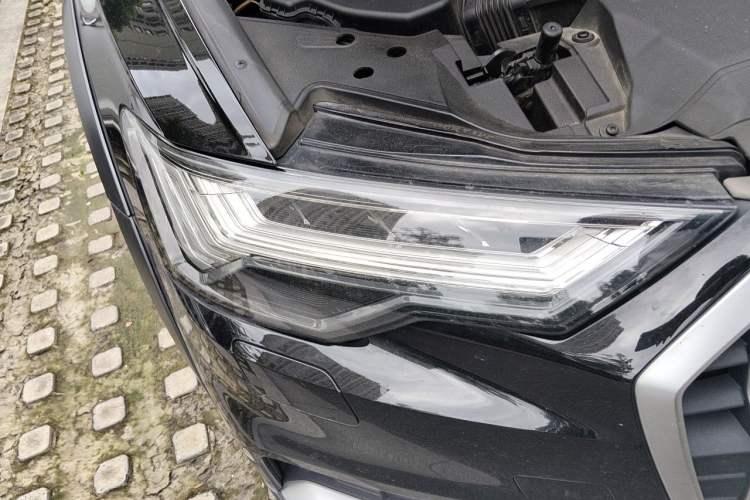 Used Audi A6 2022 allroad quattro Explorer 55 TFSI Prestige Off-Road Model Right Front Headlight