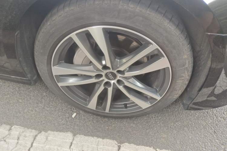 Used Audi A6 2022 Avant Futurist 40 TFSI Luxury Dynamic Model Right Front Wheel Hub