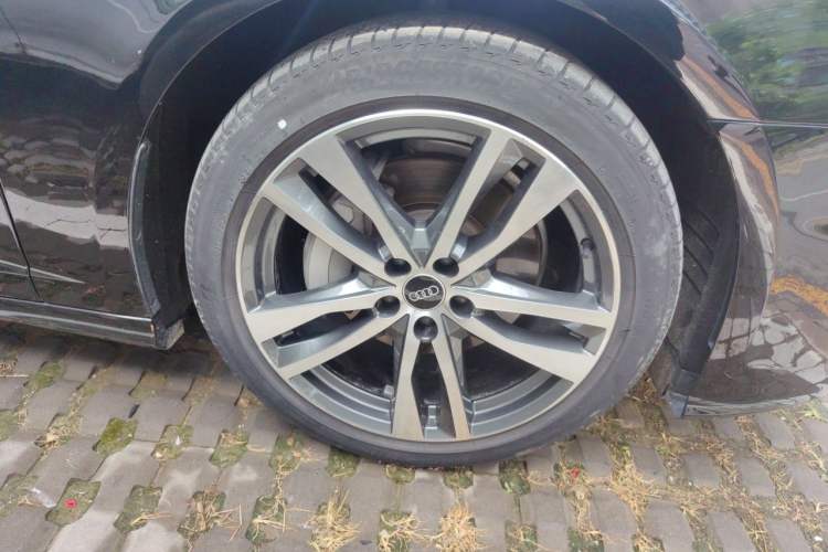 Used Audi A6 2022 Avant Futurist 40 TFSI Luxury Dynamic Model Right Front Wheel Hub