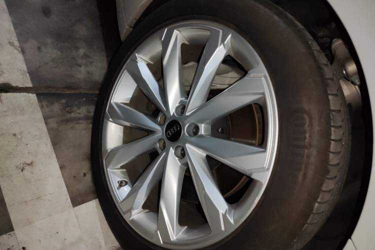 Used Audi A6 2022 allroad quattro Explorer 55 TFSI Prestige Off-Road Model Right Front Wheel Hub