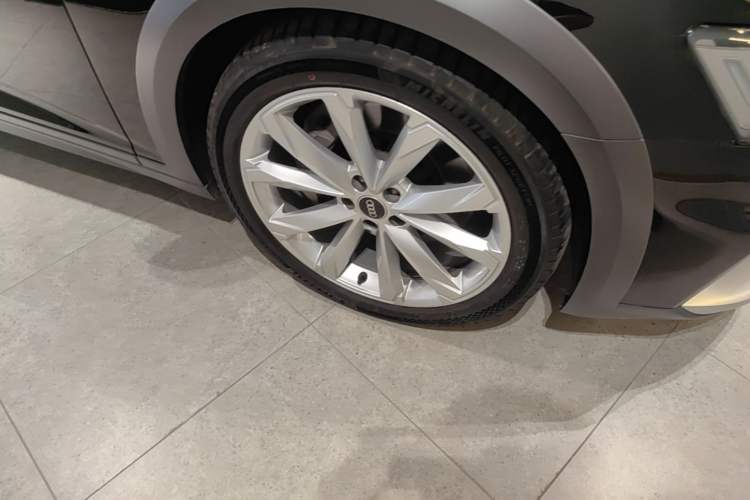 Used Audi A6 2022 allroad quattro Explorer 55 TFSI Prestige Off-Road Model Right Front Wheel Hub