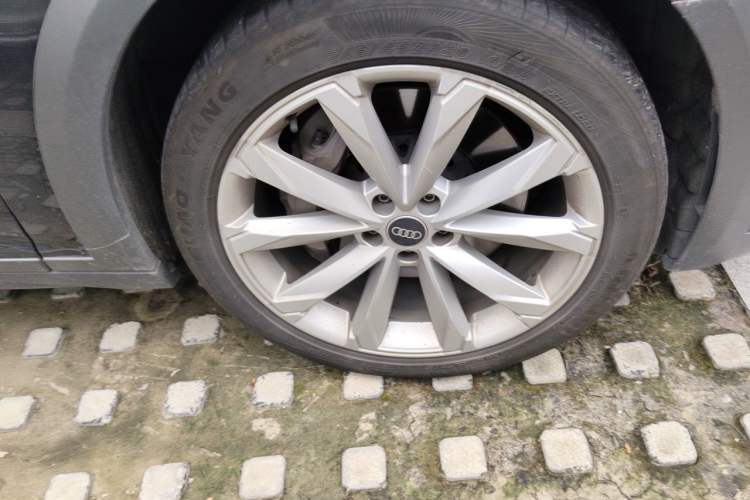 Used Audi A6 2022 allroad quattro Explorer 55 TFSI Prestige Off-Road Model Right Front Wheel Hub
