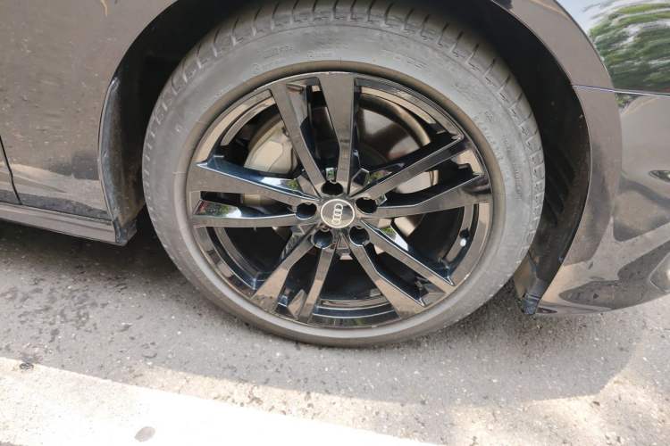 Used Audi A6 2022 Avant Futurist 45 TFSI Prestige Dynamic Edition Right Front Wheel Hub