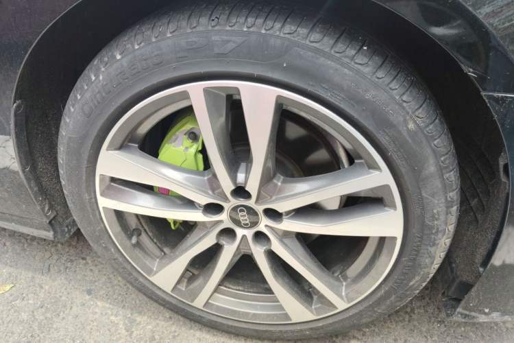 Used Audi A6 2022 Avant Futurist 40 TFSI Luxury Dynamic Model Right Front Wheel Hub