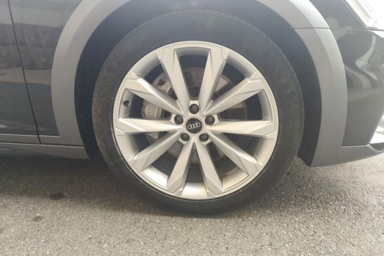 Used Audi A6 2022 allroad quattro Explorer 55 TFSI Prestige Off-Road Model Right Front Wheel Hub