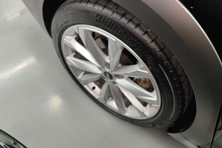 Used Audi A6 2022 allroad quattro Explorer 55 TFSI Prestige Off-Road Model Right Rear Wheel Hub