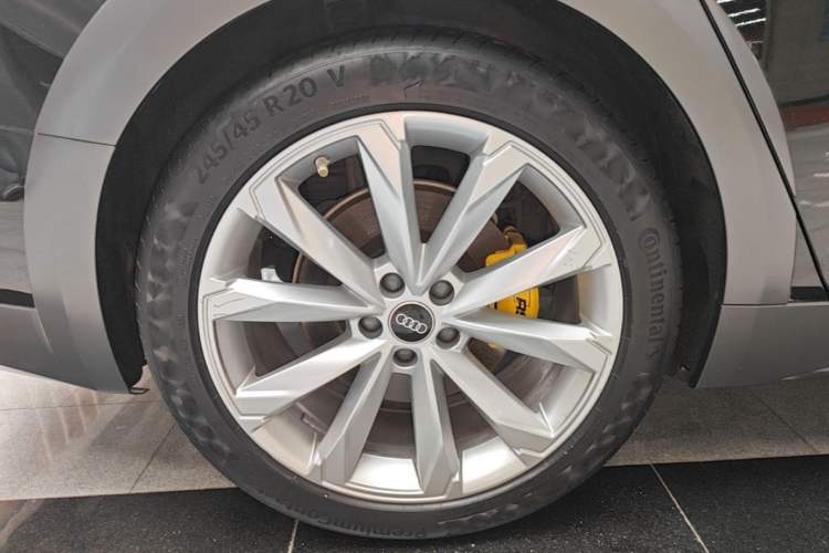 Used Audi A6 2022 allroad quattro Explorer 55 TFSI Prestige Off-Road Model Right Rear Wheel Hub