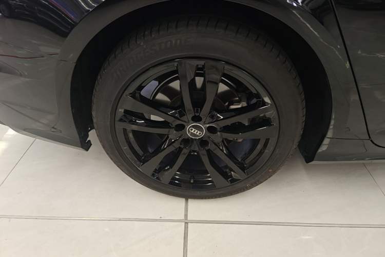 Used Audi A6 2022 Avant Futurist 45 TFSI Prestige Dynamic Edition Right Rear Wheel Hub