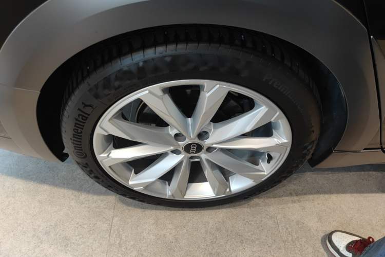 Used Audi A6 2022 allroad quattro Explorer 55 TFSI Prestige Off-Road Model Right Rear Wheel Hub