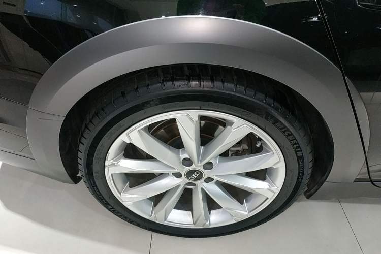 Used Audi A6 2022 allroad quattro Explorer 55 TFSI Prestige Off-Road Model Right Rear Wheel Hub