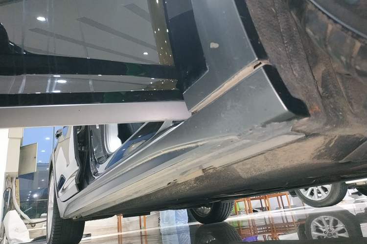 Used Audi A6 2022 allroad quattro Explorer 55 TFSI Prestige Off-Road Model Right Side Sill