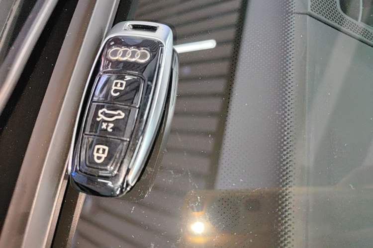 Used Audi A6 2022 allroad quattro Explorer 55 TFSI Prestige Off-Road Model Vehicle Key