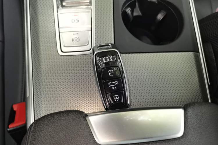 Used Audi A6 2022 allroad quattro Explorer 55 TFSI Prestige Off-Road Model Vehicle Key