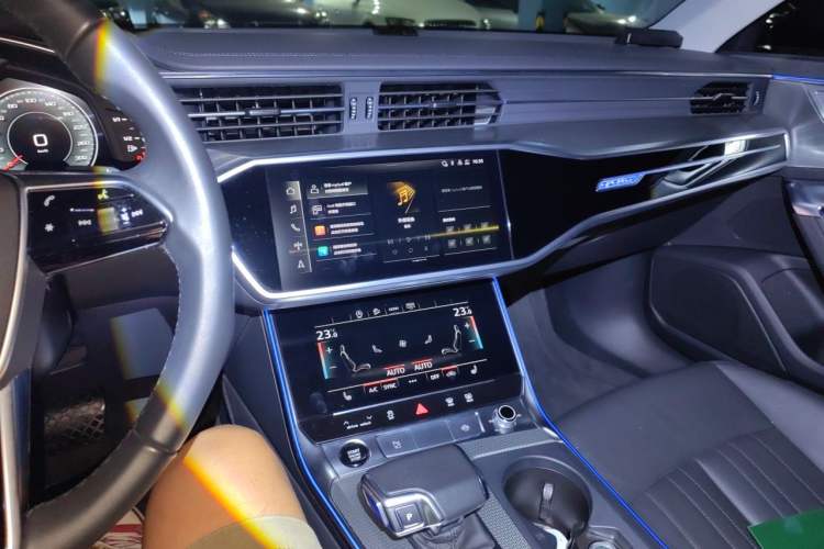 Used Audi A6 2022 allroad quattro Explorer 55 TFSI Prestige Off-Road Model Audio And AC Panel