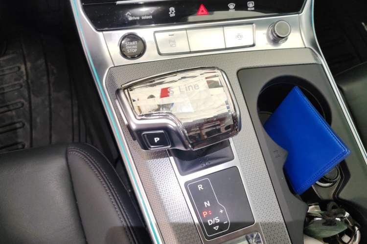 Used Audi A6 2022 allroad quattro Explorer 55 TFSI Prestige Off-Road Model Gear Lever