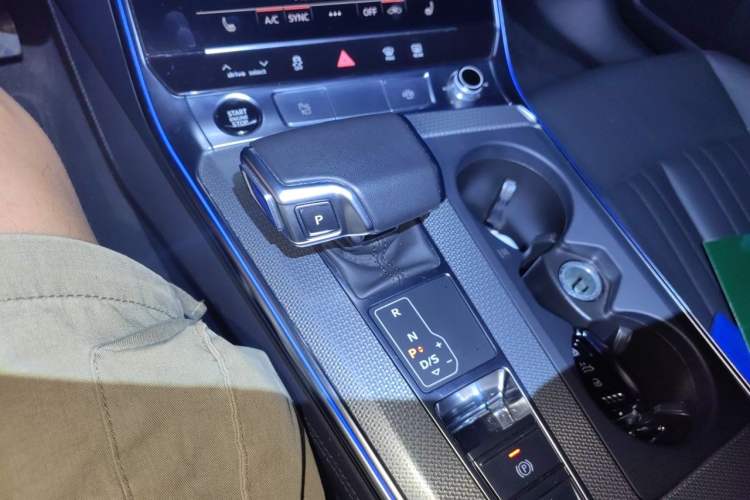 Used Audi A6 2022 allroad quattro Explorer 55 TFSI Prestige Off-Road Model Gear Lever