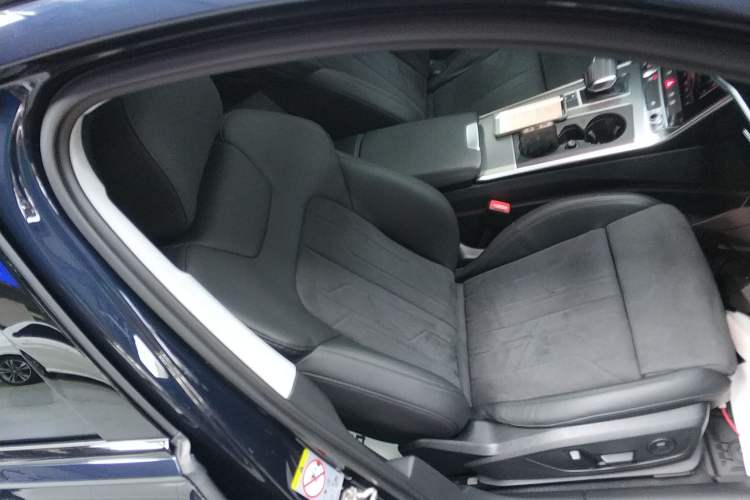 Used Audi A6 2022 Avant Futurist 45 TFSI Prestige Dynamic Edition Right Front Seat