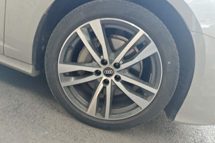 Used Audi A6 2022 Avant Futurist 45 TFSI Prestige Dynamic Edition Right Front Wheel Hub
