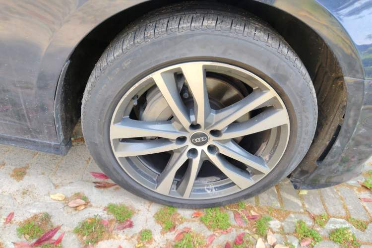 Used Audi A6 2022 Avant Futurist 40 TFSI Luxury Dynamic Model Right Front Wheel Hub