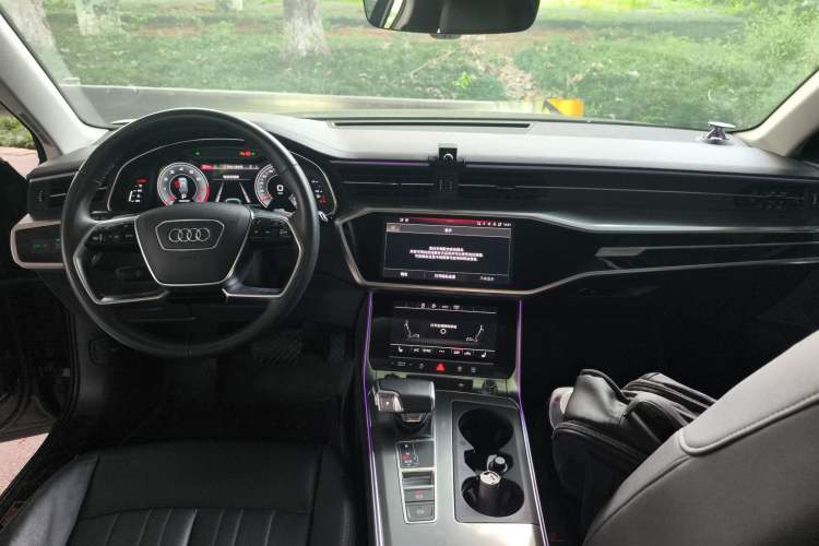 Used Audi A6 2022 Avant Futurist 40 TFSI Luxury Dynamic Model Center Console