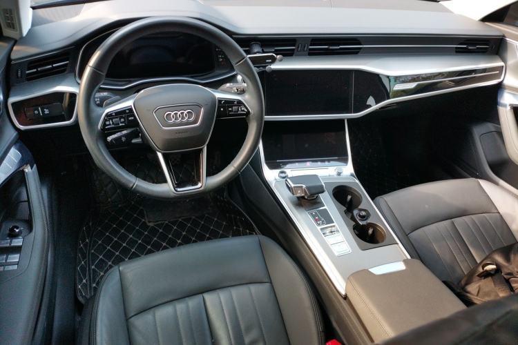 Used Audi A6 2022 allroad quattro Explorer 55 TFSI Prestige Off-Road Model Center Console