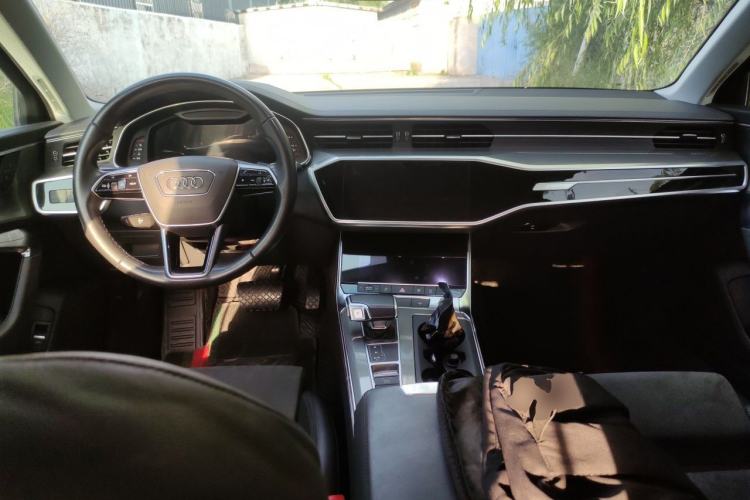 Used Audi A6 2022 Avant Futurist 45 TFSI Prestige Dynamic Edition Center Console