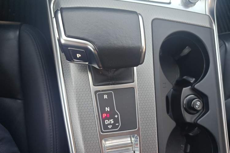Used Audi A6 2022 allroad quattro Explorer 55 TFSI Prestige Off-Road Model Gear Lever