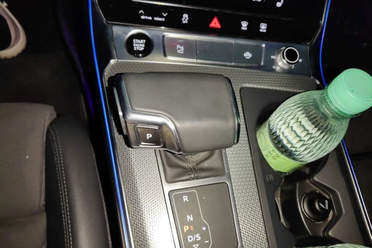 Used Audi A6 2022 allroad quattro 55 TFSI Snow Sports Edition Gear Lever
