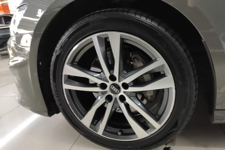 Used Audi A6 2022 Avant Futurist 40 TFSI Luxury Dynamic Model Left Front Wheel Hub