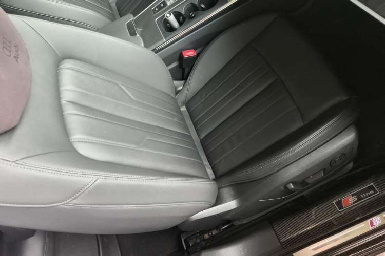 Used Audi A6 2022 Avant Futurist 40 TFSI Luxury Dynamic Model Right Front Seat