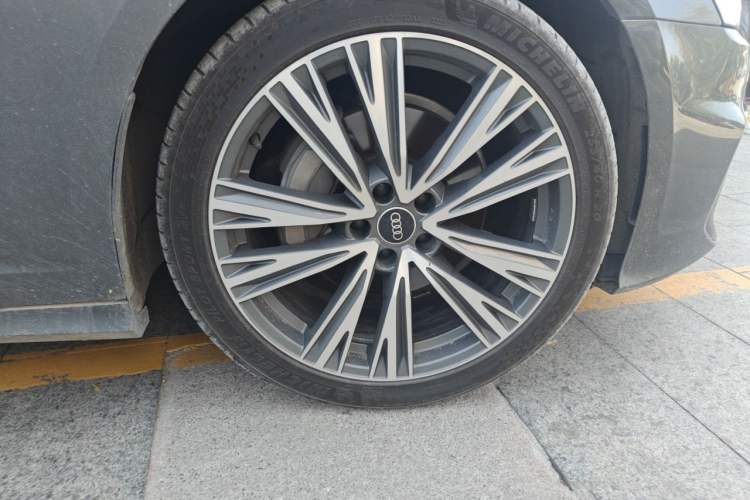 Used Audi A6 2022 Avant Futurist 45 TFSI Prestige Dynamic Edition Right Front Wheel Hub
