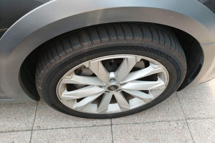 Used Audi A6 2022 allroad quattro Explorer 55 TFSI Prestige Off-Road Model Right Front Wheel Hub
