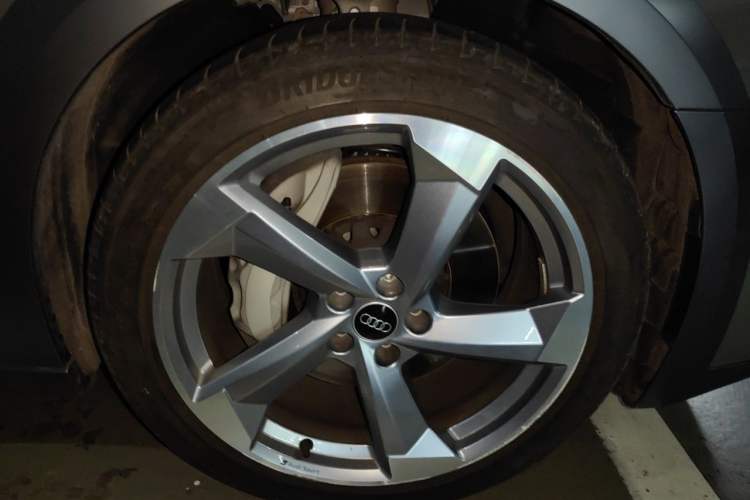 Used Audi A6 2022 allroad quattro 55 TFSI Snow Sports Edition Right Front Wheel Hub